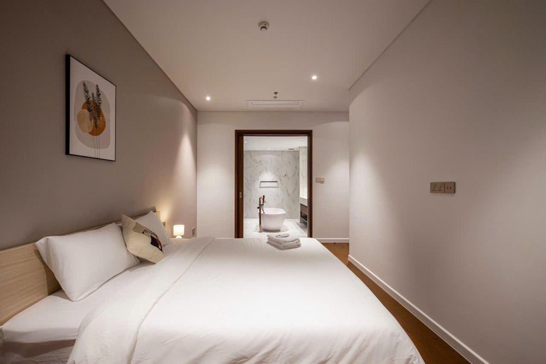 The Crest-Central Saigon Riverside -Free Pool-Gym-Sauna Room-Yoga Room Ho Chi Minh City Exterior photo